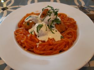 rice noodles with tofu meatballs at VEGA - Alamo in Madrid