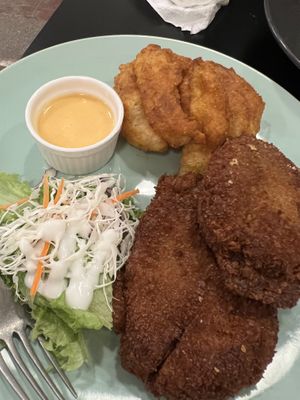 Mushroom chop with cheese 7/10. Mushrooms are a miss but the wedges are a bomb  at JanxDen Greenlife Cafe in Penang