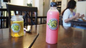 Drinks: Cold Honey & Lemon, Guava & Coral Grass at JanxDen Greenlife Cafe in Penang