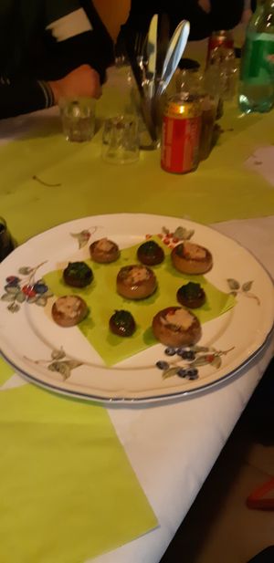 Mushrooms filled with garlic and parsley butter at Gewoon.Anders in Ghent