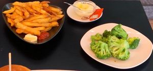 Vegan mayo and additional brokkoli for the kid at Bakers Restaurant & Bar in Nerja