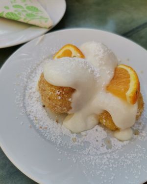 Hamis túrógombóc at Walzer Etterem es Panzio in Velence