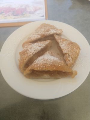 Fried pancakes with cinnamon and apple at Walzer Etterem es Panzio in Velence