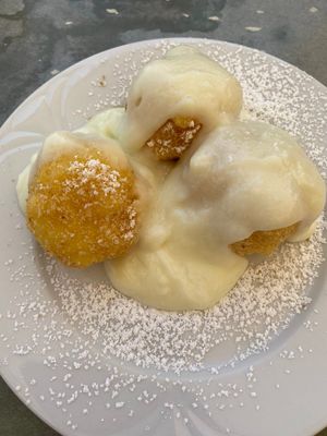 Cottage cheese balls with vanilla sauce at Walzer Etterem es Panzio in Velence
