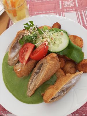  at Walzer Etterem es Panzio in Velence