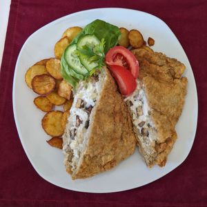  at Walzer Etterem es Panzio in Velence