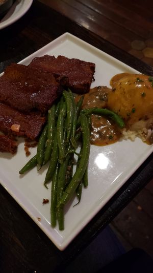 Lentil Loaf with mashed and green beans at SunCafe in Studio City