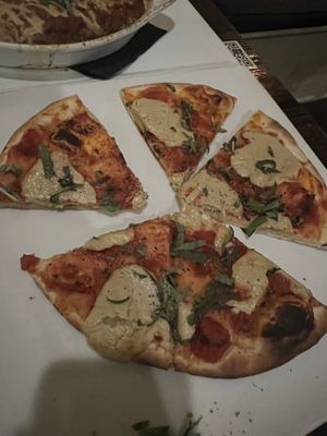 This margarita pizza looks simple af but do not sleep on this please  at SunCafe in Studio City