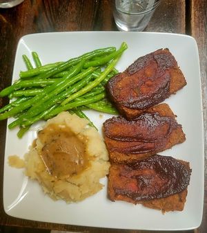 Lentil Loaf w Green Beans at SunCafe in Studio City