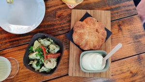 Artichokehearts with parsley and some bread with vegan ailioli at Tapasbar Plan B in Breda