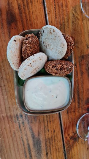 Small pita with falafel and vegan tzaziki at Tapasbar Plan B in Breda