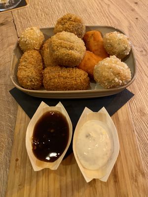 Vegan bittergarnituur  at Tapasbar Plan B in Breda