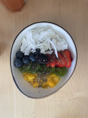 Tapioca bowl with a lot of fresh fruit  at Camélia in Porto