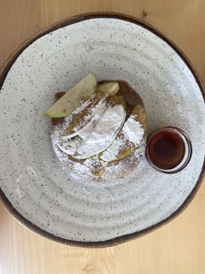 Apple and cinnamon pancakes  at Camélia in Porto