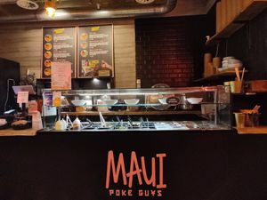  at Maui Poke Guys - Lange Reihe in Hamburg