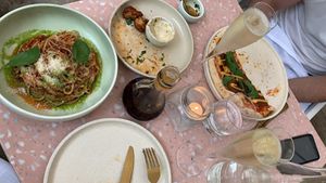 Popcorn cauli is the besttttt! Pizza is amazing too!  at Eden in Bondi Beach