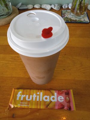 Raisin drink/shake, fruit snack at Loving Hut - Ikh delguur in Ulaanbaatar
