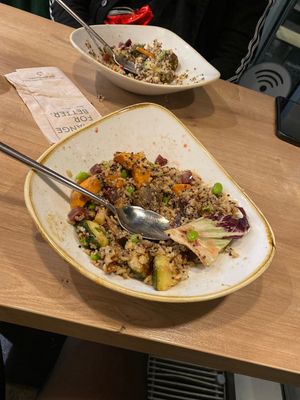 I already are a little but both vegan bowls are amazing 💪🏽  at Dean & David - Nurnberger in Berlin