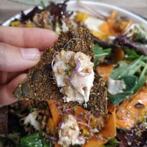 Cracker con queso casero at La Cookessa Bio in Granollers