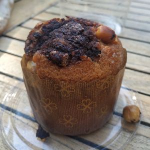 Muffin húmedo con arándanos y avellanas at La Cookessa Bio in Granollers