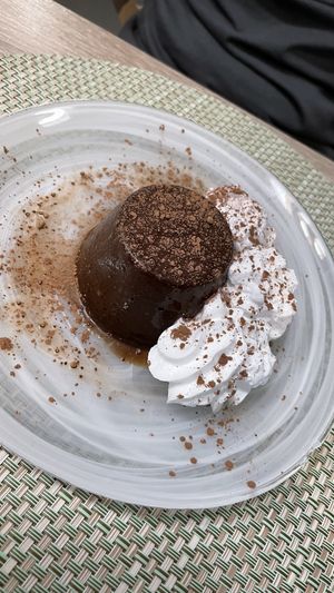 Flan de caqui y cacao at La Cookessa Bio in Granollers