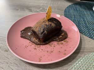 Postre, pastís de xocolata  at La Cookessa Bio in Granollers