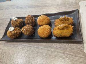 Croquetes per picar. 4 sabors diferents  at La Cookessa Bio in Granollers