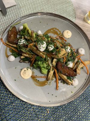 Wok de verdures amb tempeh  at La Cookessa Bio in Granollers