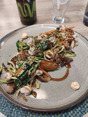 Salteado de seitan con verduras at La Cookessa Bio in Granollers