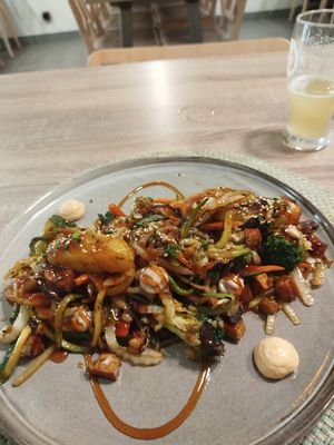 Wok amb Tempeh at La Cookessa Bio in Granollers