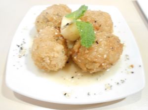 Khun Churn - fantastic!! Sesame Honey Balls at Khun Churn - Mediplex in Bangkok