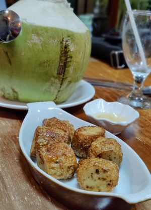 Crab starter at V. Napaphud Vegetarian Food in Chiang Mai