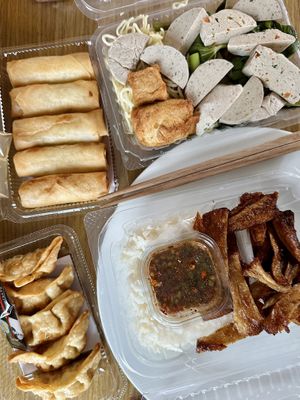 🍜🍚🥟🌶️  at V. Napaphud Vegetarian Food in Chiang Mai