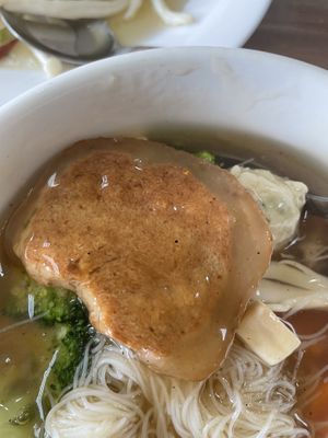 Vegan, in der pilzsuppe  at V. Napaphud Vegetarian Food in Chiang Mai