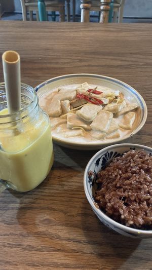 Tofu with coconut and ginger with a mango&pineapple smoothie  at Ngon Vegan Restaurant in Tam Coc