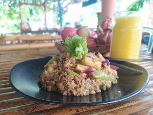 Vegan pineapple🍍fried rice at Happy Cup Restaurant in Pai