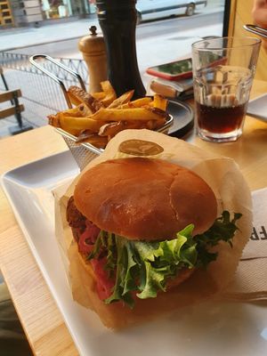 Vegan burger at Friends & Brgrs in Turku