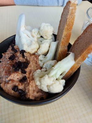 Houmous at Xuxu in Biarritz