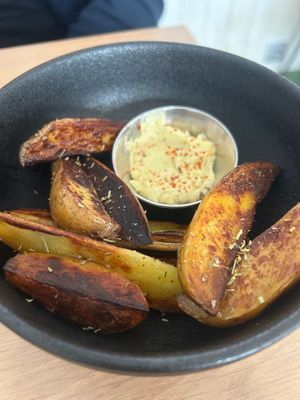 Potatoe fries and mayonnaise at Xuxu in Biarritz