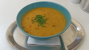 Dhal-Suppe mit Linsen at The Heart of Joy in Salzburg