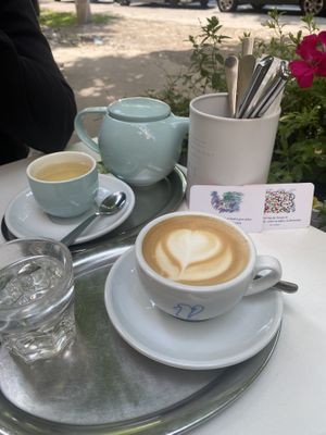 Cappuccino mit Hafermilch, Tulsi Tee  at The Heart of Joy in Salzburg