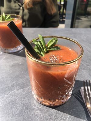 Aardbei komkommer smoothie met munt  at Lab071 in Leiden