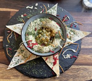 Hummus Teller  at keevee in Heidelberg