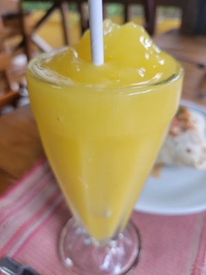 Mango smoothie at Cannibal Cafe in Roatan