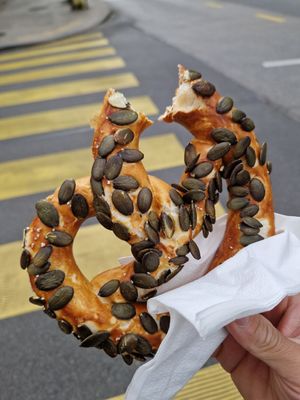 Bretzel w pumpkin seeds at Brezelkönig in Geneva
