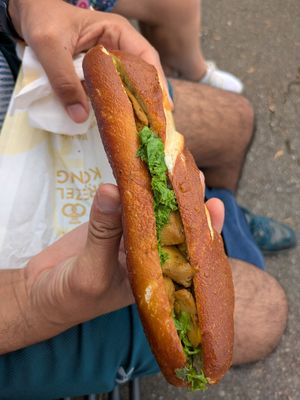 Planted curry sandwich at Brezelkönig in Geneva