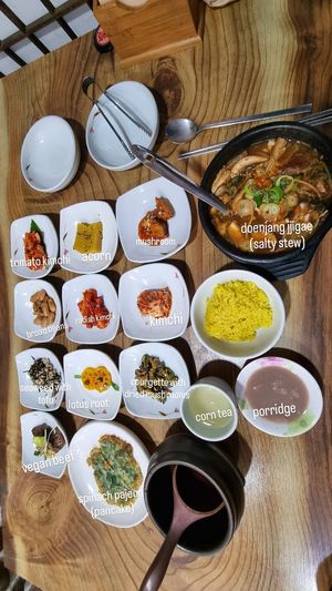 the 16,000 set. that should say jack beans, not broad beans! at Gamloheon 감로헌 in Jeonju