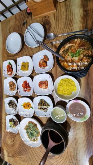 the 16,000 set. that should say jack beans, not broad beans! at Gamloheon 감로헌 in Jeonju