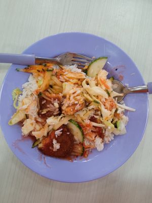 $5 Thai style Fish chop with rice: steamed rice, the ready chops, topped with Thai style chilli sauce from the bottle and some more tomato sauce. The salad with this dish is good,  at San De Vegetarian 三德 - Blk 256 Yishun in North Singapore
