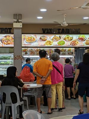 Good variety at San De Vegetarian 三德 - Blk 256 Yishun in North Singapore